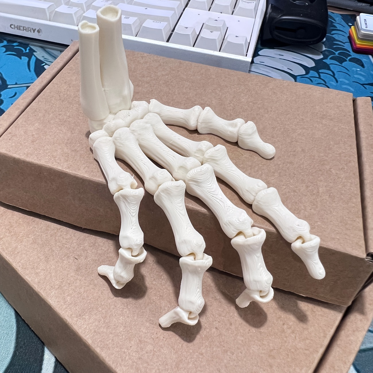 2-Piece 3D Printed Skeleton Hand Figurines - Image 4