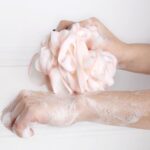 Exfoliating bath balls with hooks, 1 unit - Image 3