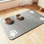 Quick-drying diatomaceous earth pet feeding mat with paw print design, 1 unit - Image 4