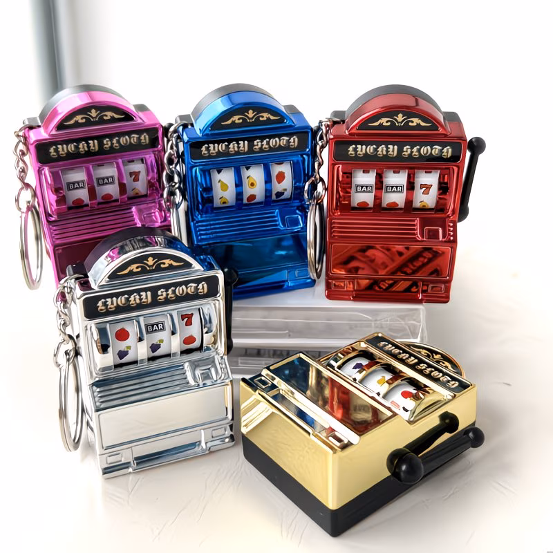 Funky Slot Machine Keychain – Retro Gaming Style Bag Charm & Novelty Pendant