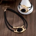 Elegant Vintage-Inspired Jewelry Set for Women - Image 3