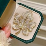 Maple Leaf Brooch – Elegant Vintage-Inspired Leaf Lapel Pin for Suits, Dresses & Special Occasions